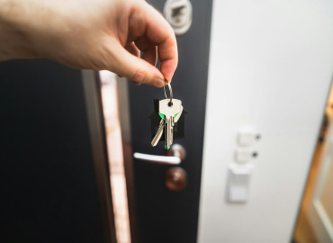 как продать квартиру с арестом от пристава в 2026 - фото - 1